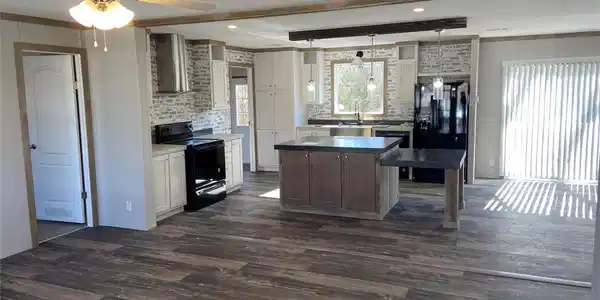 1792 Long Court