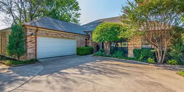 7624 Woodside