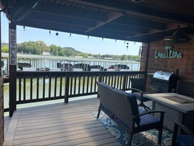 1361 Willow Beach