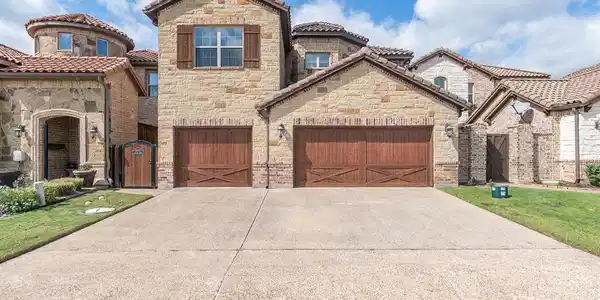 10051 Lakeside Drive
