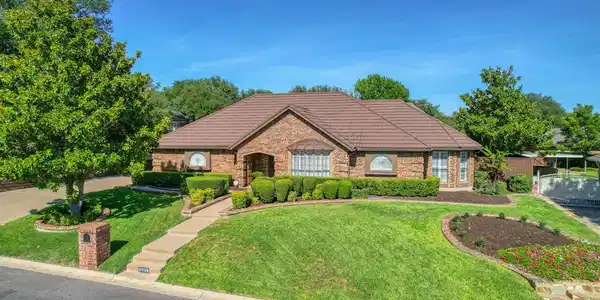 8329 Crosswind Drive