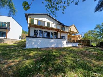160 Oak Hills