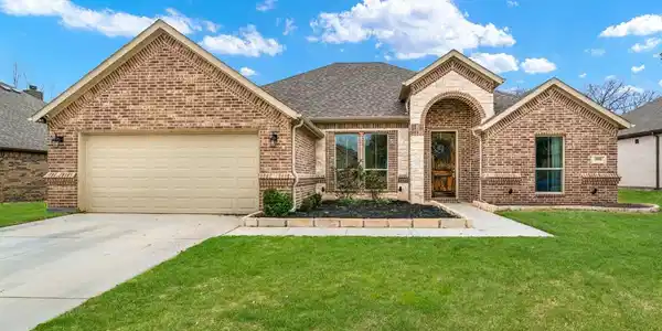 590 Ascot Way
