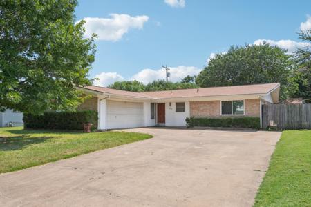 212 Hedgerow Lane