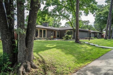 111 N Clearwater Drive