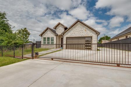 319 Bounding Main Street