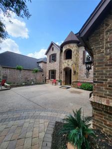 6401 Vintage Lake Drive