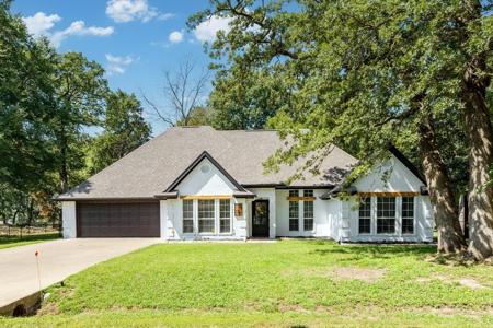 105 Royalwood Drive