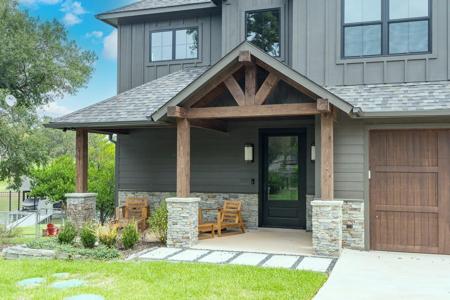 120 Meandering Way