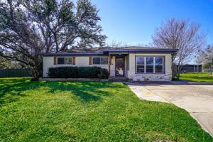 611 Crestview Drive