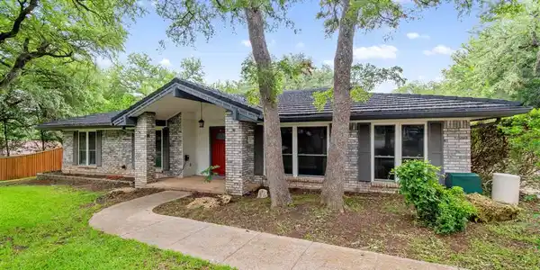 108 Twin Oaks Court