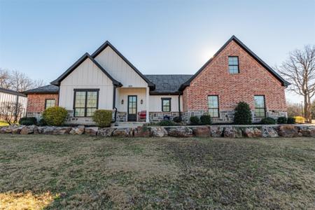 101 Lakeview Trail