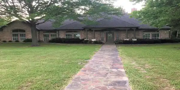 602 Grandview Drive