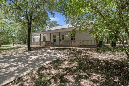 415 Private Road 1400 W