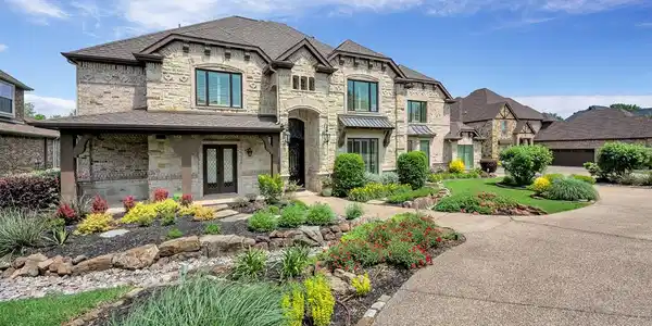 5708 Lakeside Drive