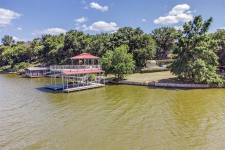 4505 Lakeshore Drive