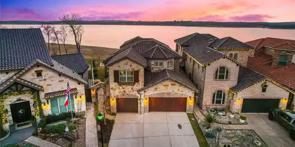 10009 Lakeside Drive