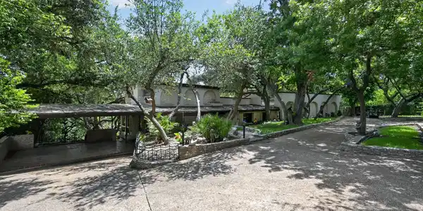 7044 Comanche Trail