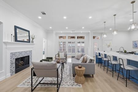 2821 Lago Vista Lane