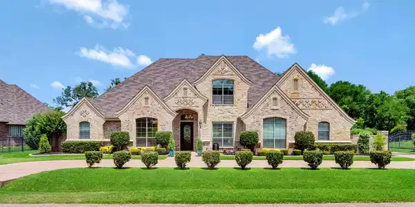 5816 Lakeside Drive