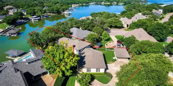 8537 Woodlake Circle