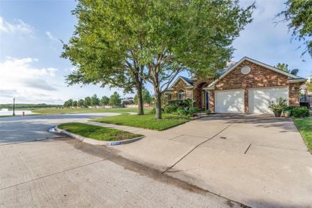 6899 Lagoon Drive