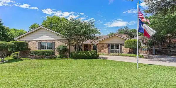 7732 Woodside Hill