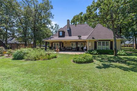 257 Saint Andrews Drive E