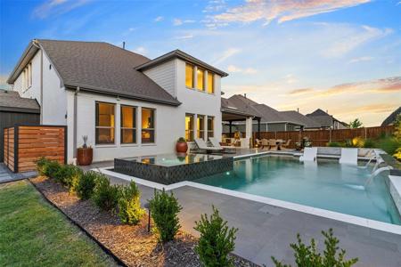 910 Paradise Lane