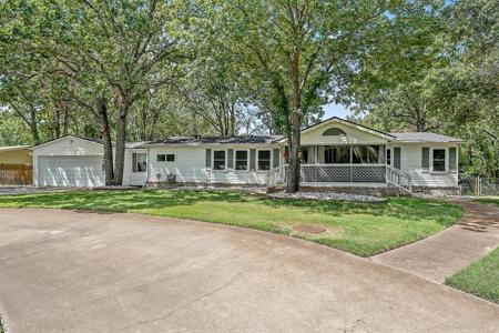 110 Lago Lane