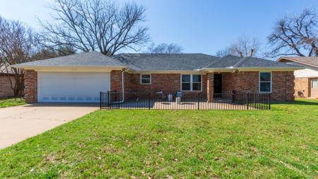 904 Meadowlark Lane