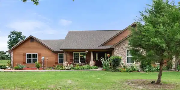 123 Clubhouse Drive