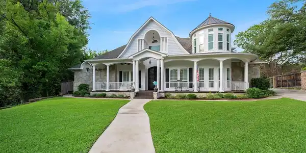 3028 Deerwood Drive