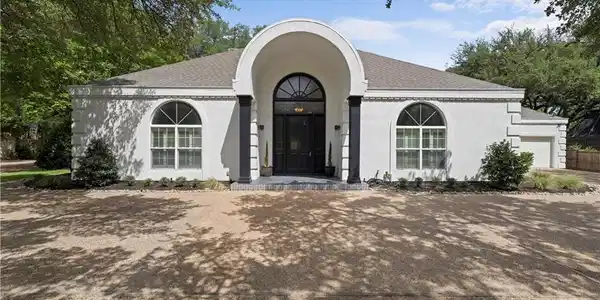 3013 Deerwood Drive