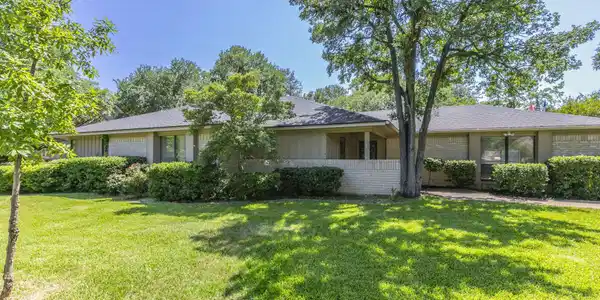 1604 Oak Hollow Drive