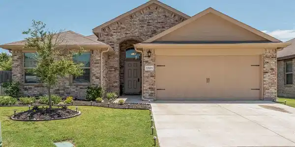 1101 Autumnwood Drive