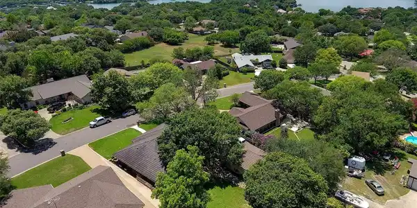 7728 Woodside Hill