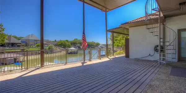 8529 Woodlake Circle