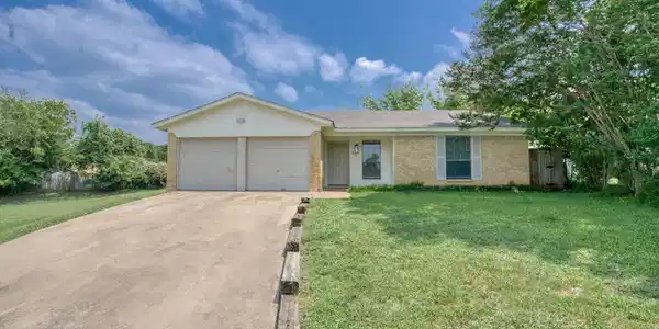 817 Lake Place