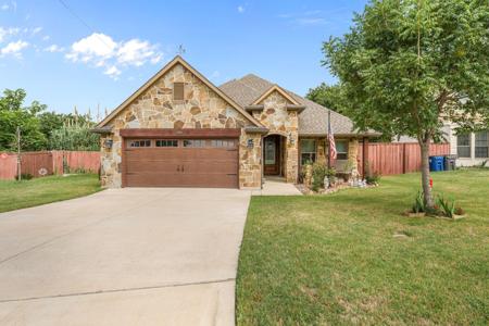 606 Hillside Circle