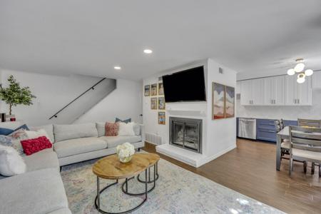 7462 E Northwest Highway