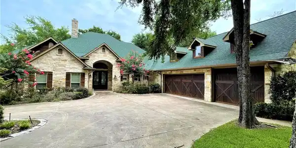 276 Stonewall Drive