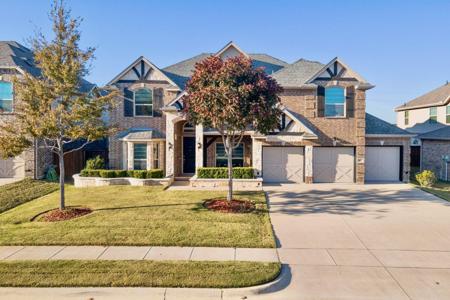 2612 Grand Colonial Street