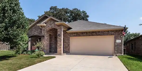 1105 Edgewater Drive