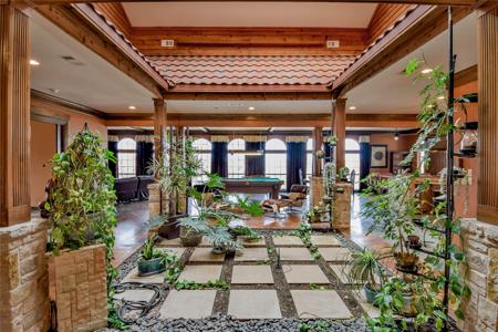 1501 S Chisholm Trail