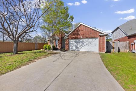 814 Lake Bluff Drive
