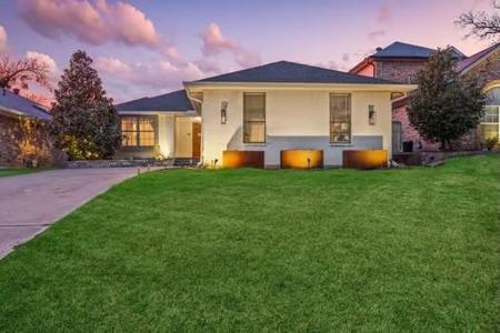 8023 Forest Trail
