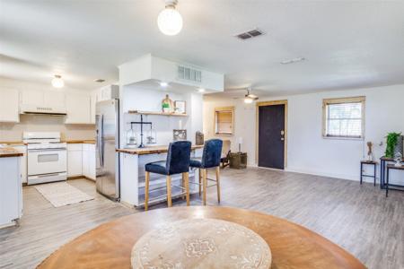 4319 Green Oak Drive