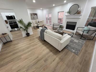 6772 E Northwest Highway