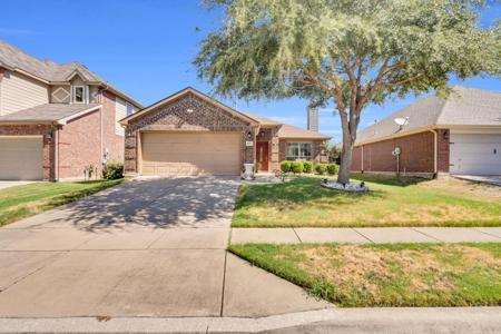821 Lake Worth Trail